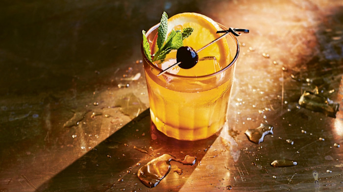 앨리스 래셀스의 『The Cocktail Edit』(Quadrille, 16.99파운드)에 소개된 마이 타이