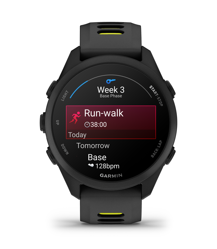 ‘Run Walk’와 기타 정보가 표시된 두툼한 검은색 시계.