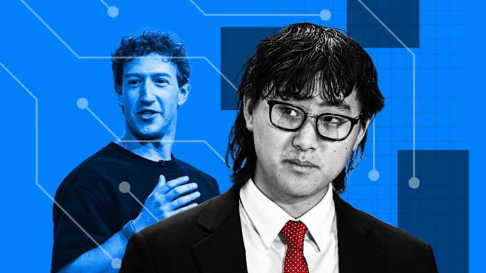 정장을 입고 빨간 넥타이를 맨 Alexandr Wang이 전경에 보이고, 배경에서는 Mark Zuckerberg가 한 손으로 제스처를 취하고 있다. 이미지 위에 파란색 디지털 테마 그래픽이 겹쳐져 있다.